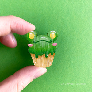 Frog Mail | Frog cupcake Wood pin