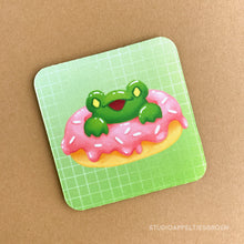 Load image into Gallery viewer, Floris the Frog | Donut coaster
