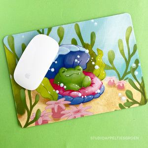 Floris the Frog | Oyster mouse pad