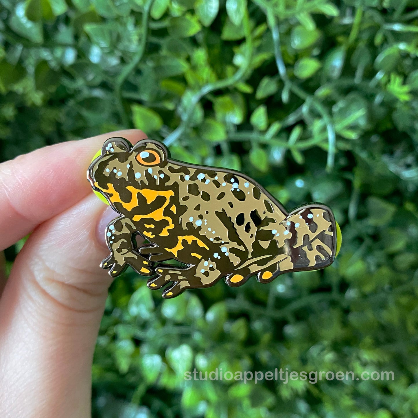 Enamel pin | European Fire-bellied toad