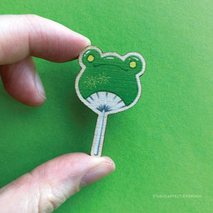 Frog Mail | Uchiwa fan Wood pin