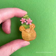 Load image into Gallery viewer, Frog Mail | Taiyaki Wood pin
