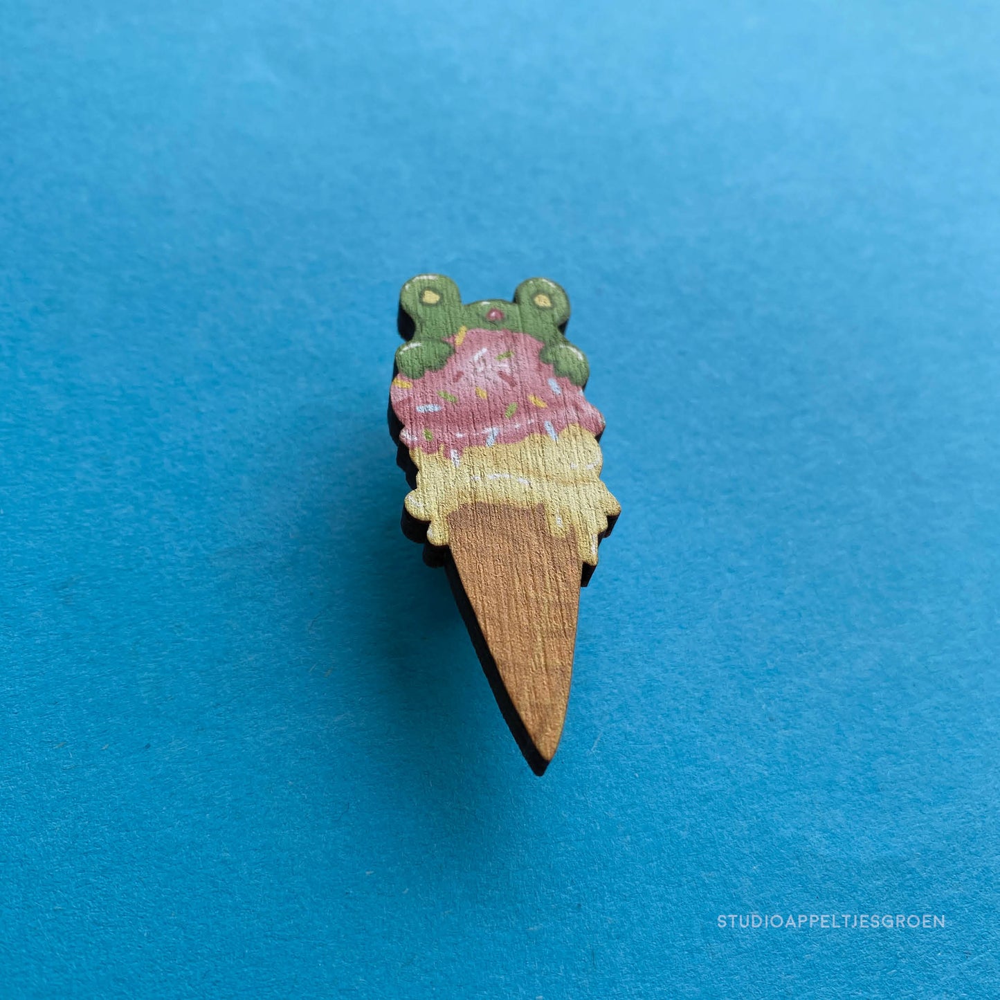 Wood pin | Ice cream frog